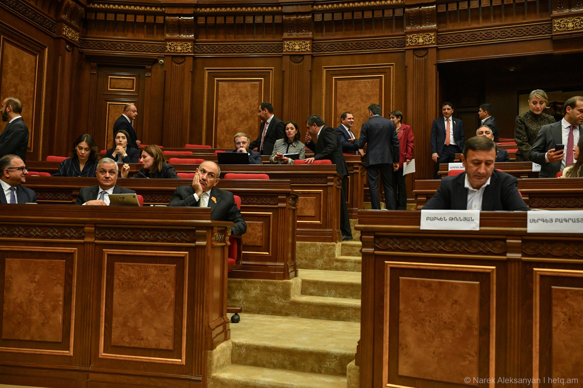 Հարցուպատասխան խորհրդարանում (լուսանկարներ)