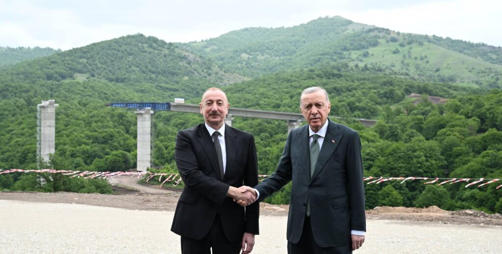 Պաքուի եւ Անգարայի միջեւ տարակարծութիւնները կը սրին. Ատրպէյճան կ՚արգիլէ 31 թուրք քաղաքացիներու մուտքը