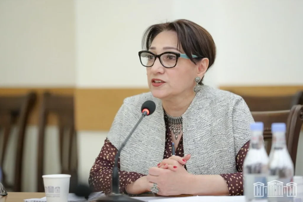 Լիլիթ Գալստեան կը դատապարտէ իշխանութիւններու բնապահպանական քաղաքականութիւնը՝ ահազանգելով Ծաղկաձորի եւ Ամուլսարի մասին