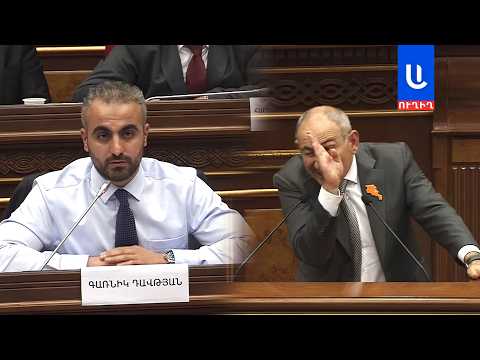 Ինչ ժեստերով է Փաշինյանը կատակով «իշմար տալիս» ԱԺ ամբիոնից