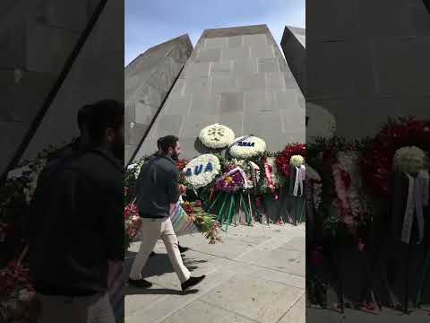 Armenia recicla las ofrendas del Genocidio para crear papel y abono orgánico