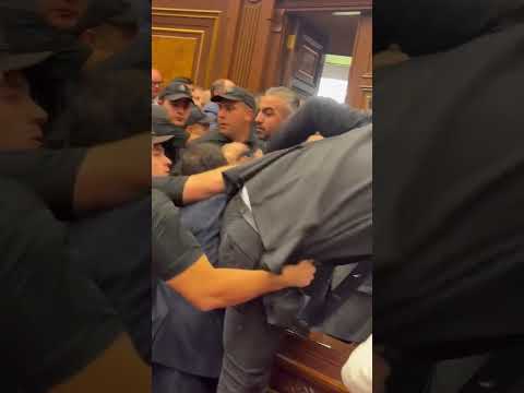 Ծեծկռտուք և հրմշտոց ԱԺ-ում․ ո՞վ սադրեց