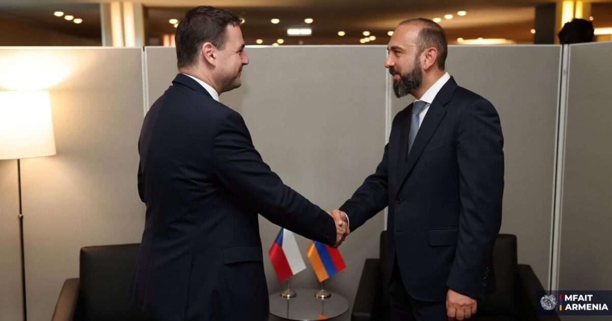 Ararat Mirzoyan and Petr Matsinka discussed issues of developing relations between Armenia and the Czech Republic | armenpress.am