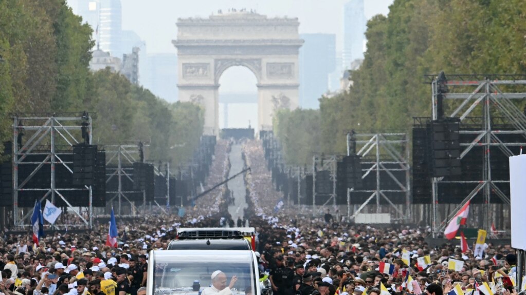 About 600,000 people gathered in Paris for the Pope's Mass. azatutyun.am