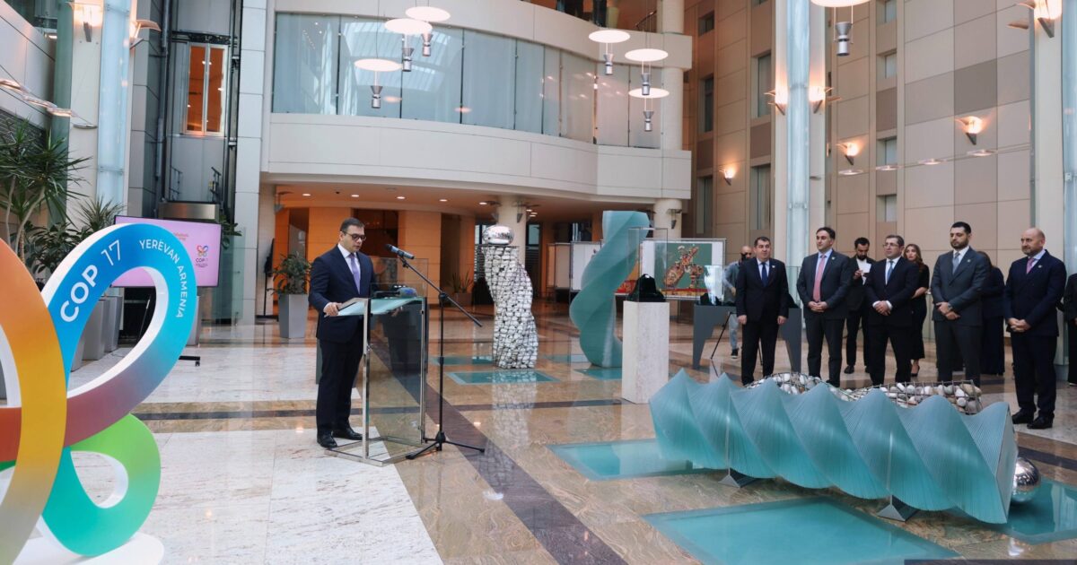 The ceremony of presenting a commemorative coin dedicated to COP17 took place