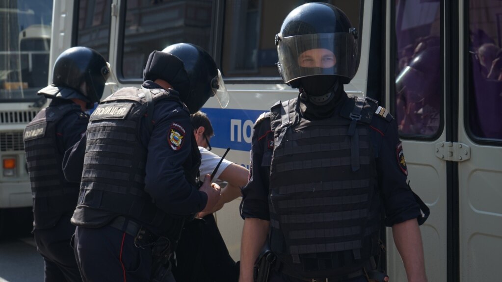 Participants of a communist rally in Moscow were arrested for chanting "Down with the Tsar" | azatutyun.am