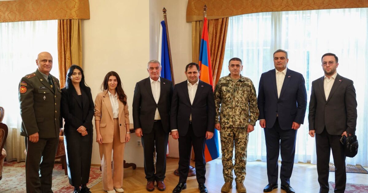 Սուրեն Պապիկյանն այցելել է Չեխիայում ՀՀ դեսպանություն