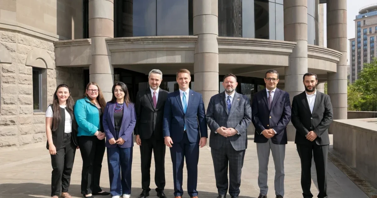 ԱՄՆ պետքարտուղարի տեղակալն այցելել է Մատենադարան