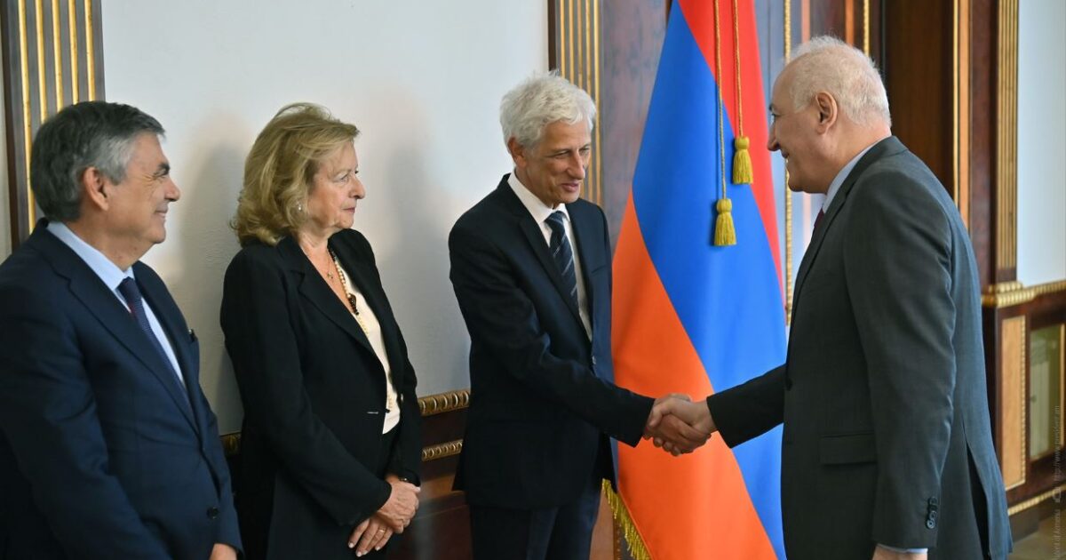 Վահագն Խաչատուրյանն ընդունել է «Գալուստ Գյուլբենկյան» հիմնադրամի պատվիրակությանը