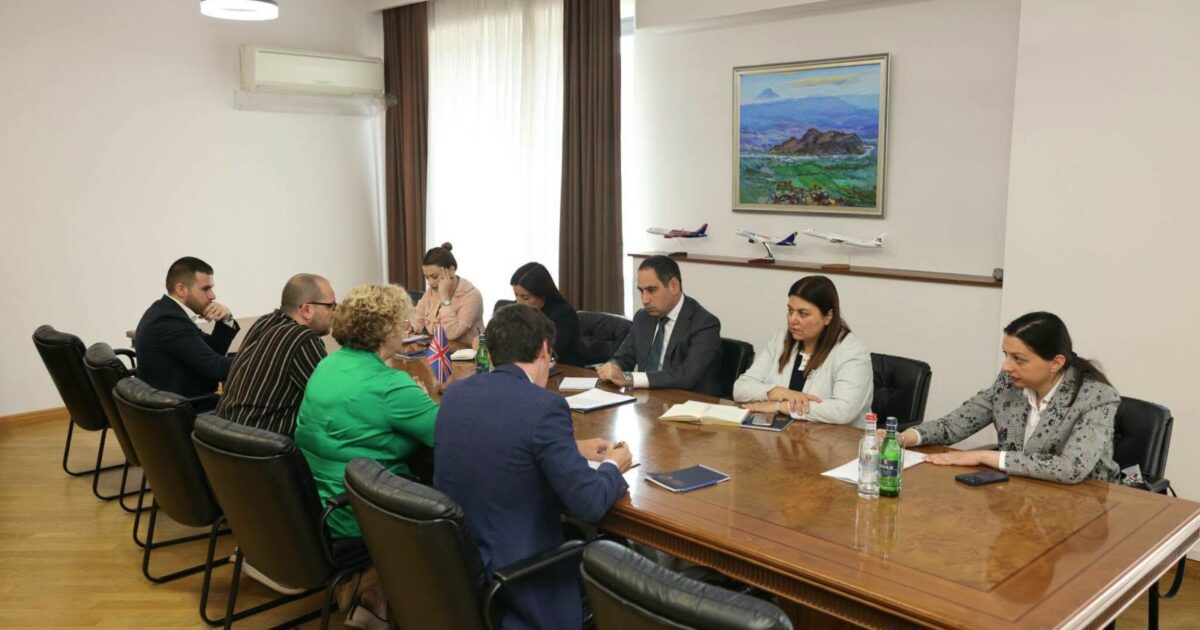 ՀՀ ՏԿԵ նախարար Դավիթ Խուդաթյանն ընդունել է ՀՀ-ում Միացյալ Թագավորության արտակարգ և լիազոր դեսպանին