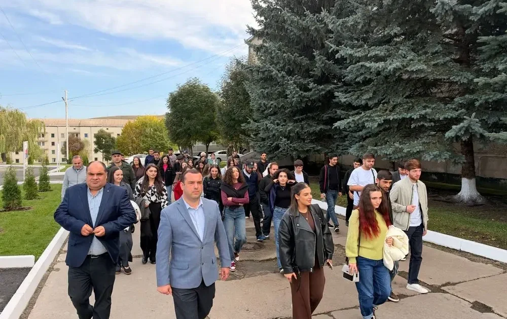 Ուսանողները ծանոթացել են ԱԱԾ սահմանապահ զորքերի ծառայությանը և այցելել Կիրանցի սահմանազատված հատված
