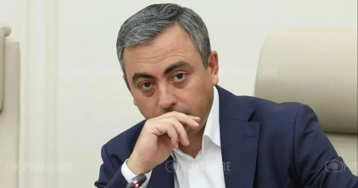 Ըստ Սաղաթելյանի՝ «պետական պարտքը աճում է նախընտրական շրջանում պետական ընտրակաշառքի պատճառով առաջացած դեֆիցիտը փակելու համար»