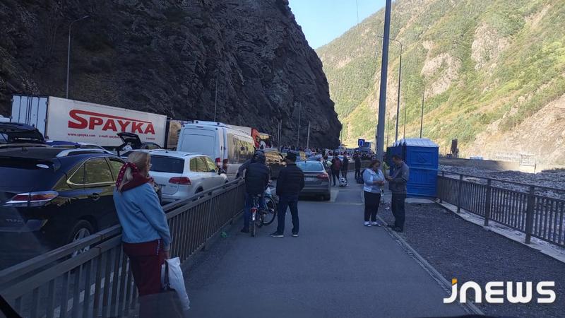 All types of motor vehicles are completely prohibited in the Darial Gorge.