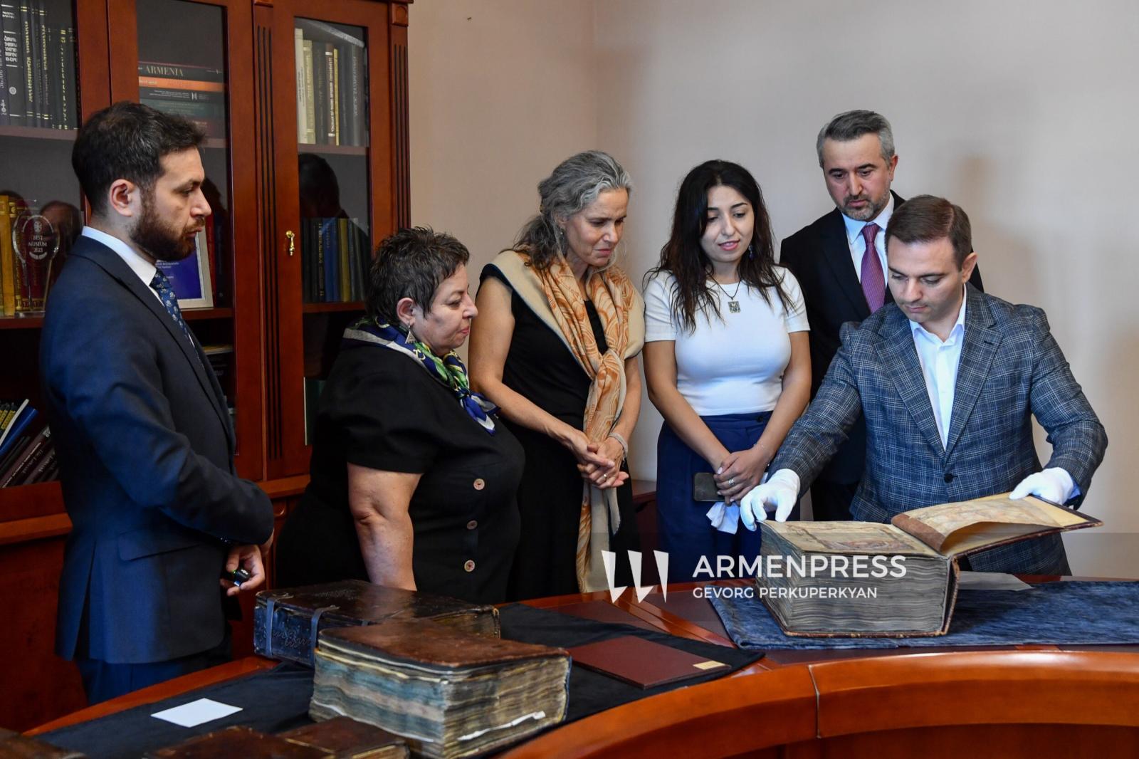 ՄԱՏԵՆԱԴԱՐԱՆԻ ՏՆՕՐԷՆԸ ՊԱՏԱՍԽԱՆԱԾ Է ՀԻՔՄԷԹ ՀԱՃԻԵՒԻՆ.&nbsp;&nbsp; «ՄԵՐ ՁԵՌԱԳՐԵՐՈՒՆ ԵՒ ՊԱՏՄՈՒԹԵԱՆ ՄԷՋ ԴԱՏԱՐԿ ԷՋԵՐ ՉՈՒՆԻՆՔ»