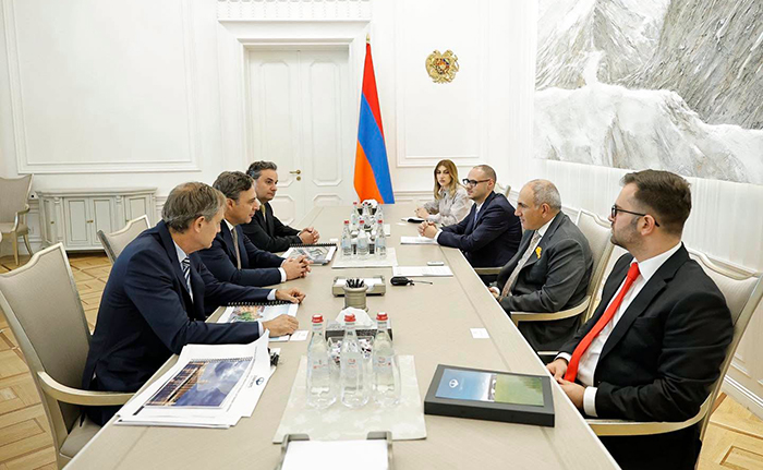 Pashinyan, Eurnekian Discuss Development Plans for Zvartnots and Shirak Airports