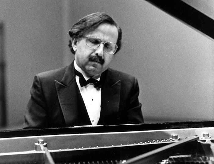 Renowned Armenian Pianist and Musicologist Şahan Arzruni Dies at 83