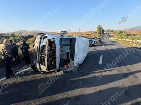 Խոշոր վթար՝ Կոտայքի մարզում․«Mercedes Sprinter» միկրոավտոբուսը կողաշրջվել է․ 8 վիրավոր կա