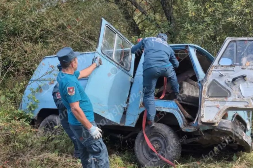 UAZ falls into ravine: 1 dead, 3 injured