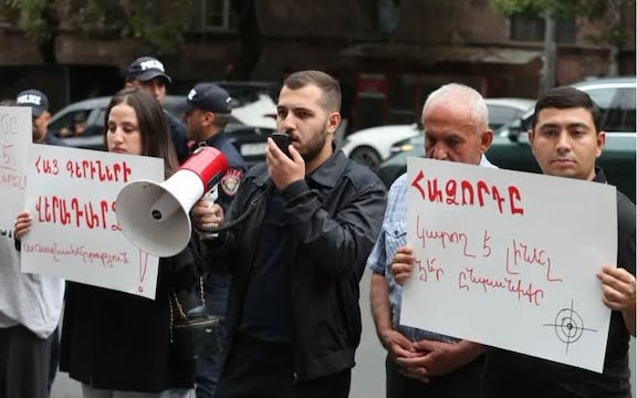 ARF Youth Hold Protest Outside Armenia’s National Security Service Headquarters