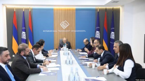 Pashinyan’s Party Discusses New Armenian Constitution Demanded by Baku