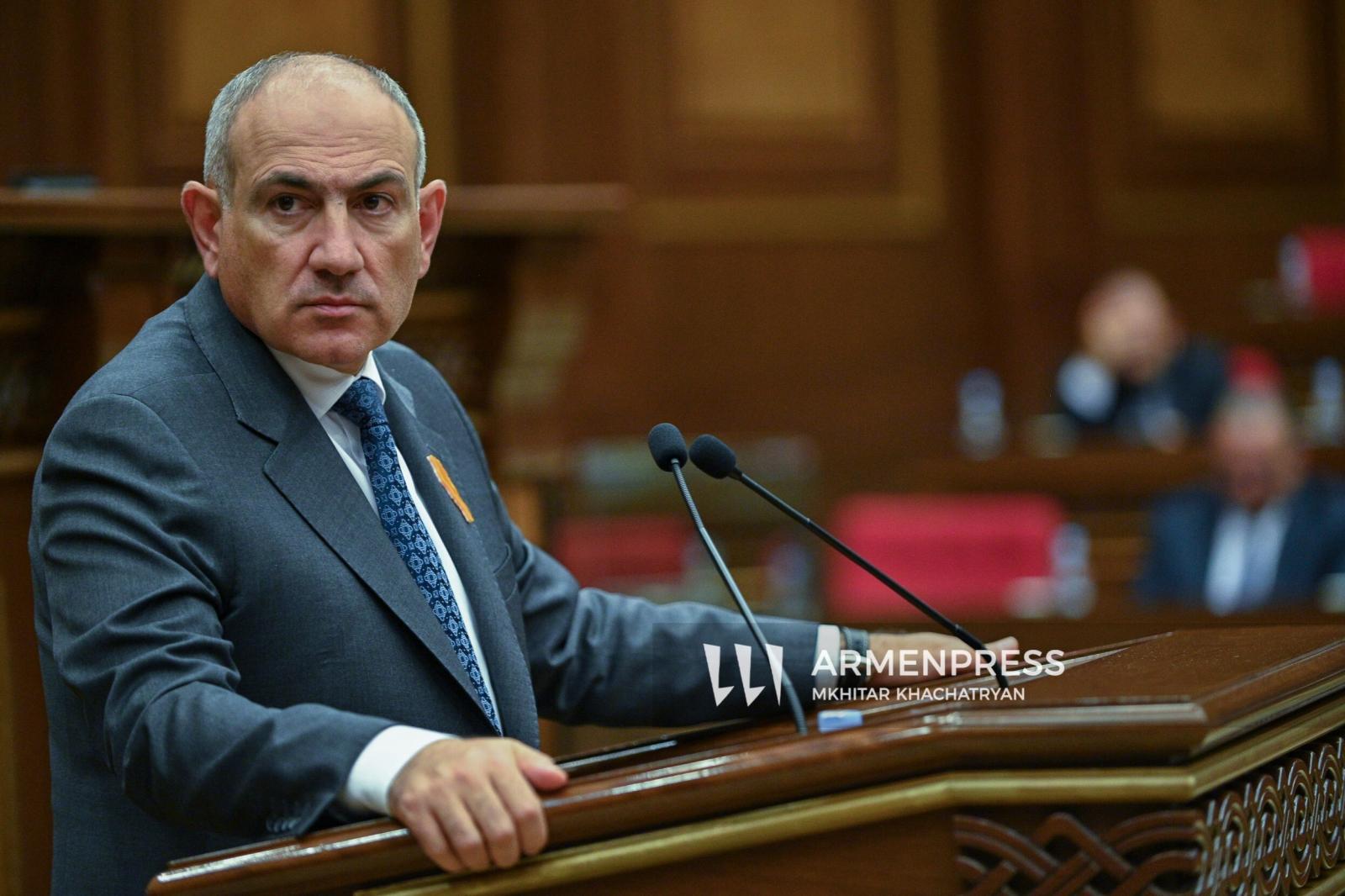 Փաշինեան. «Մեր Սահմանադրութիւնը որեւէ արտաքին կողմի հետ պիտի չքննարկենք»
