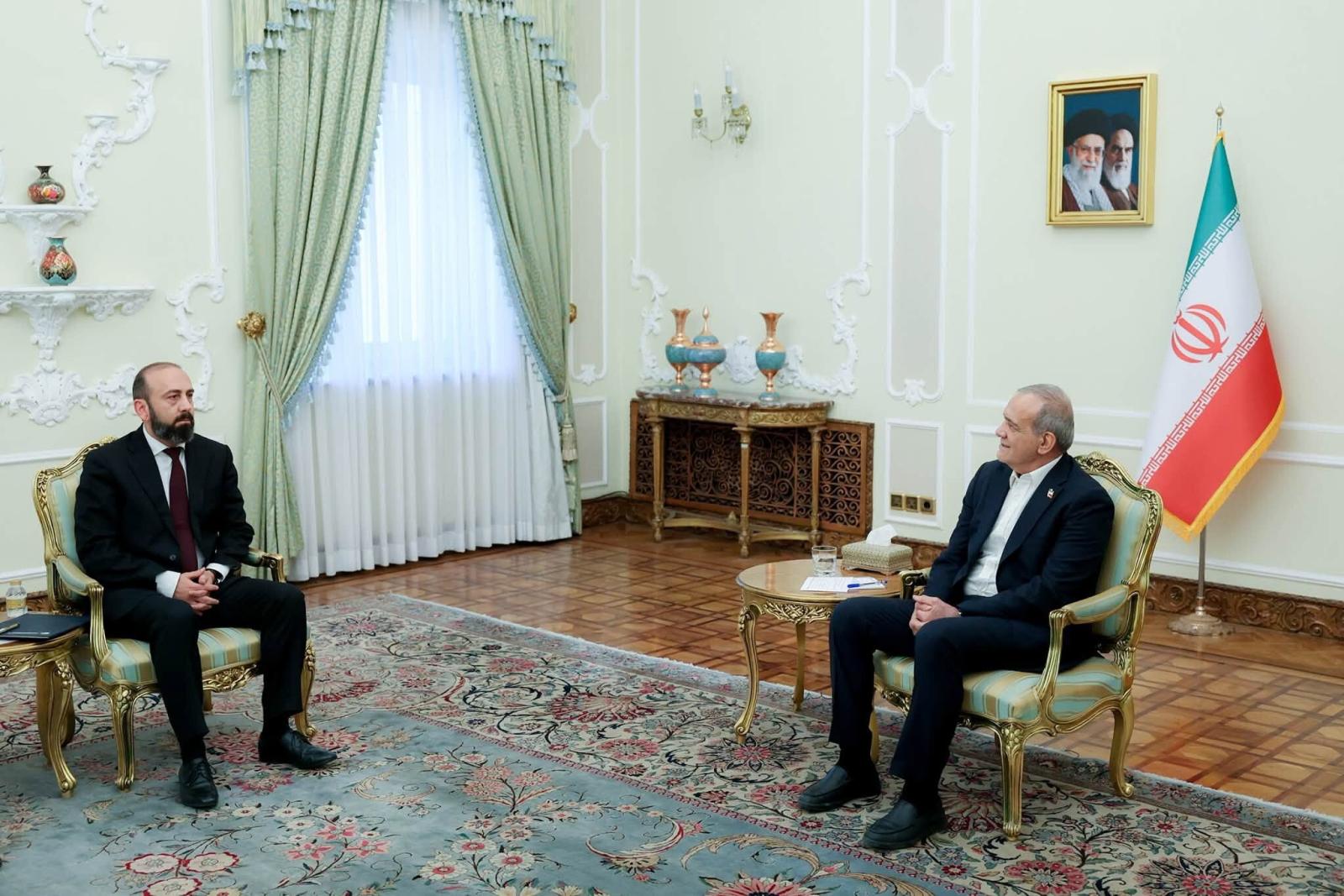 Ենթակառոյցներ, ուժանիւթ եւ ապաշրջափակում