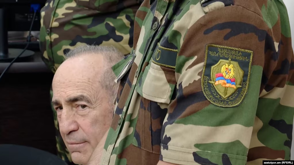 Ռոբերտ Քոչարեանի եւ որդւոյն կալանքը երկու ամիս երկարաձգուեցաւ