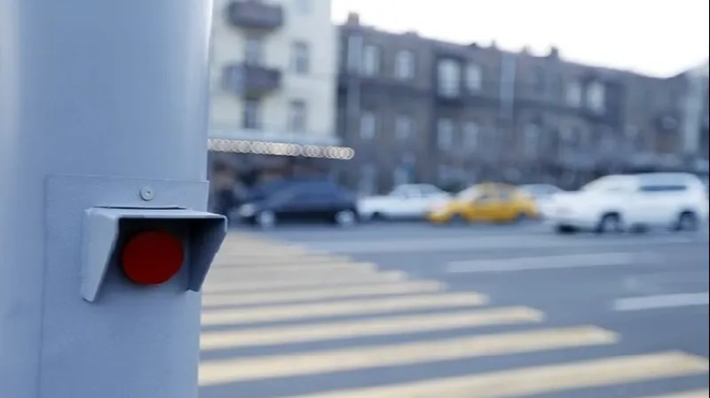 A pedestrian call traffic light object will be organized on the road section adjacent to Anastas Mikoyan 2/1 address.