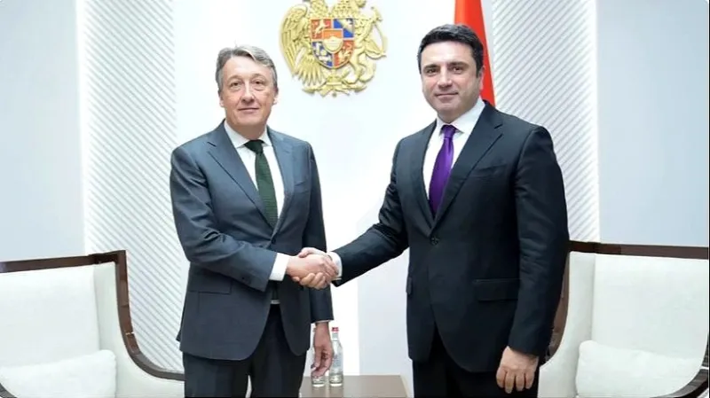 Alen Simonyan and Erik De Muyne have discussed issues related to the development of Armenia-Belgium relations.