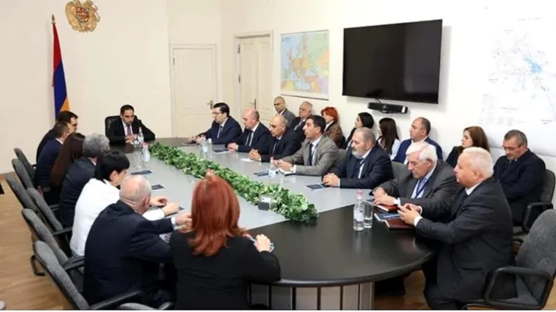 David Khudatyan has introduced the newly appointed chairman of the Civil Aviation Committee, Gevorg Torosyan, to the staff of the committee.