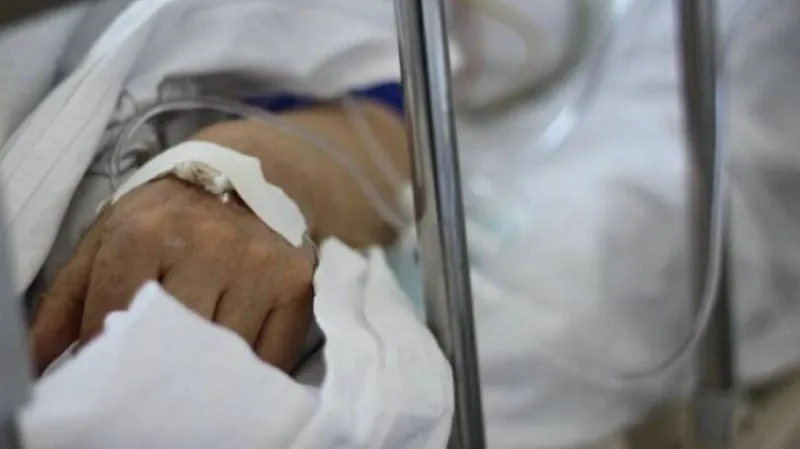 The man who self-immolated in the presence of a woman and a young child has died.