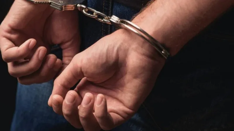Actions are being taken regarding cases of electoral corruption crimes; there are detainees.
