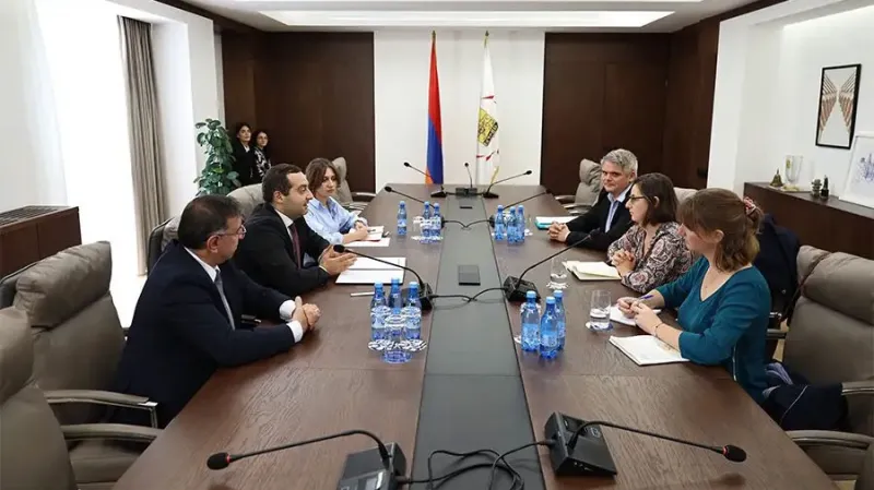 The friendly relations established between Yerevan and Lyon have been emphasized.