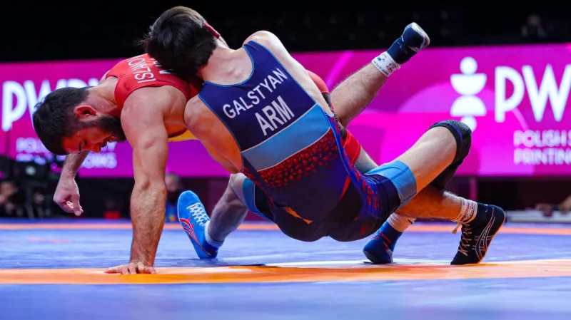 Slavik Galstyan and Gevorg Tadevosyan will compete for the bronze medal. World Championship