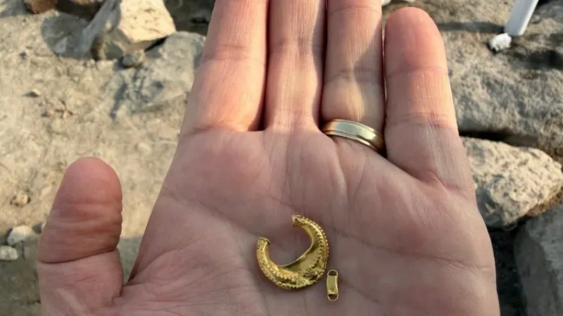 During the excavations at the archaeological site of Metsamor, gold jewelry, coins, and other finds have been discovered.