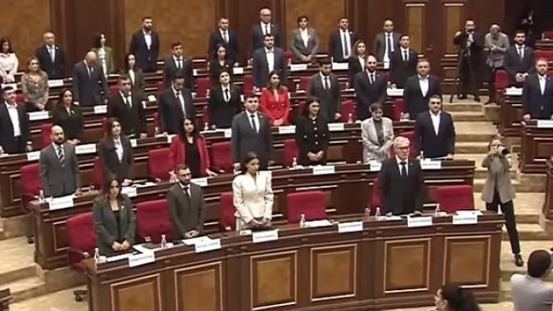 The National Assembly has honored the memory of the victims of the October 27th crime with a 1-minute silence.