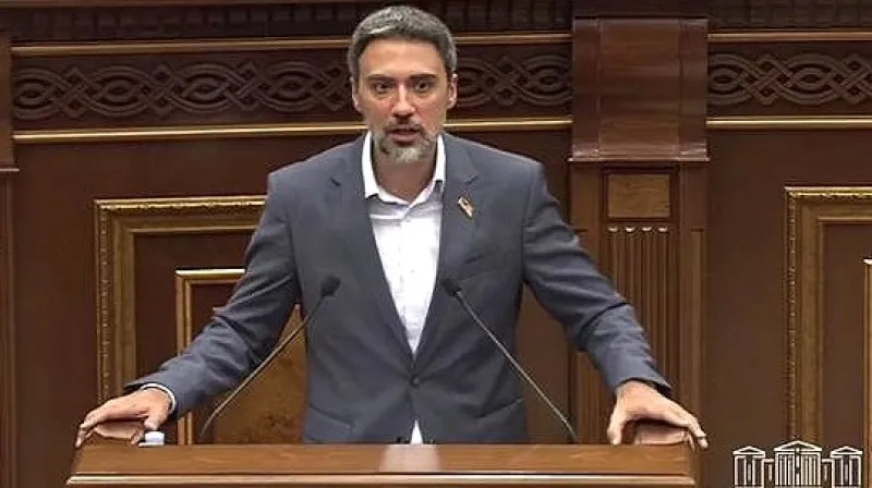 Aram Vardevanyan has addressed the issue of ensuring the independence of public servants.