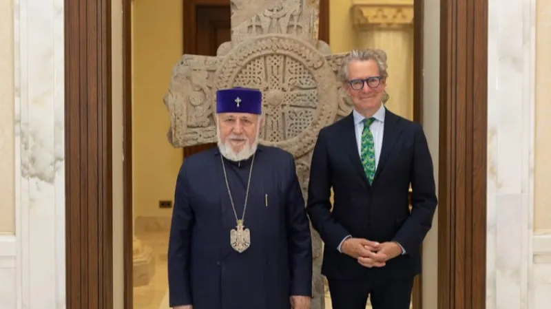 The Catholicos of All Armenians and the director of the Las Casas Institute for Social Justice have addressed the protection of the rights of displaced Armenians from Artsakh and their social issues.