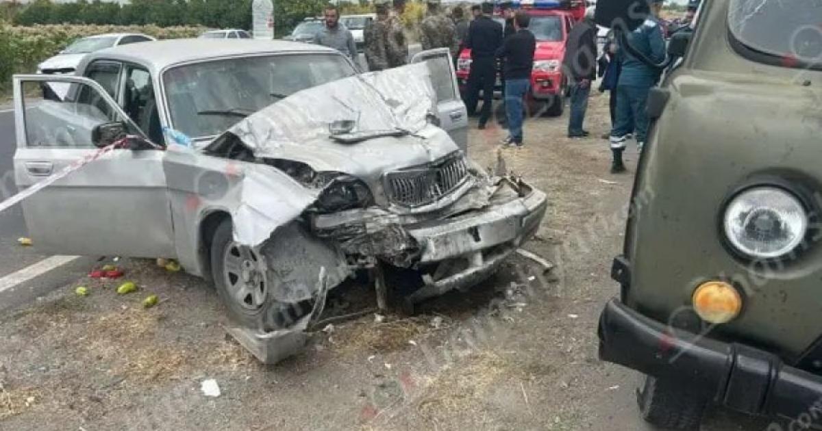 Վթար Երևան-Երասխ ճանապարհին. բախվել են ՊՆ «ՈւԱԶ»-ն ու «Վոլգա»-ն, կա 2 վիրավոր