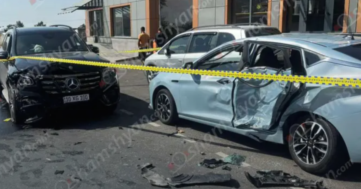 Ձորաղբյուրում բախվել են «Mercedes GLS 450»-ը, «JAC»-ը և «Opel Zafira»-ն․ վիրավորներ կան