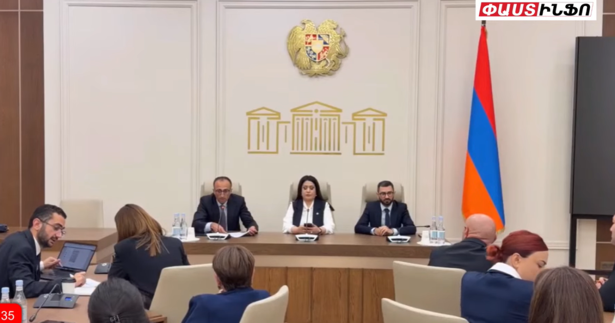 Մարդկանց հետաքրքրում է Արցախում մնացած ունեցվածքի ճակակատագիրը. ԱԺ-ում արցախցիների հետ հանդիպում է ընթանում
