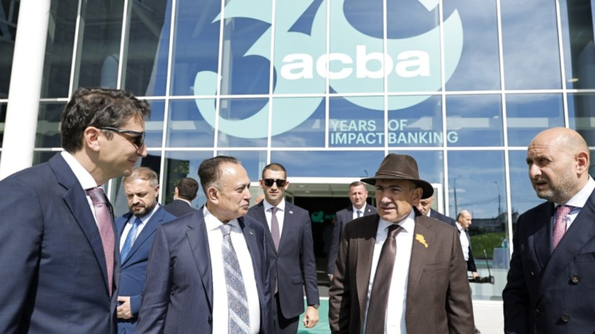 Никол Пашинян присутствовал на открытии нового головного офиса «Акба» банка