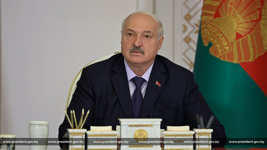 Лукашенко поблагодарил Прибалтику за строительство забора на границе