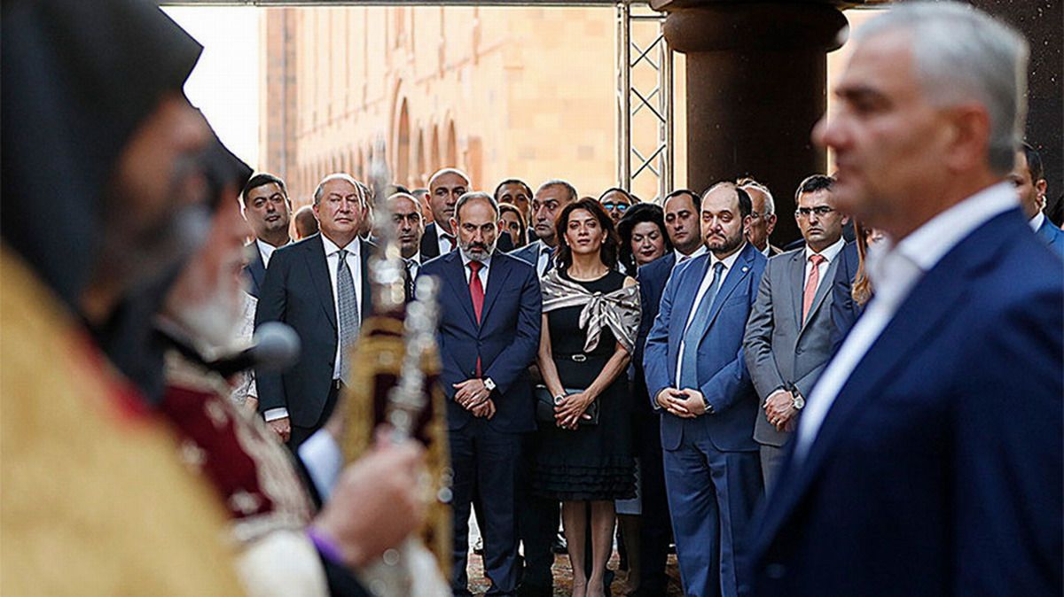 Tres preguntas, una sola frontera: cómo Armenia está tratando de decidir dónde termina el Estado y dónde empieza la Iglesia. Por Klaus Lange Hazarian