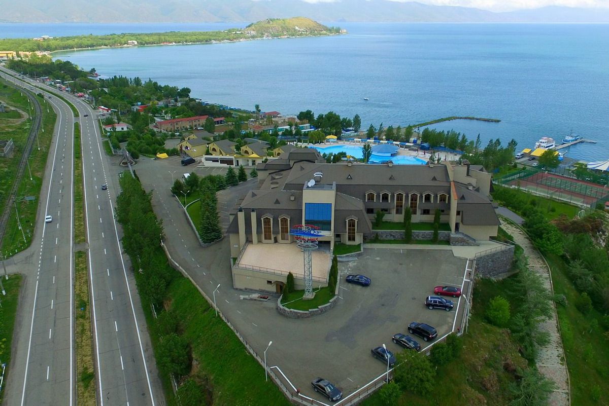 Armenia aprueba programa integral para desmantelar 150 estructuras ilegales y saneamiento del lago Sevan en 2027