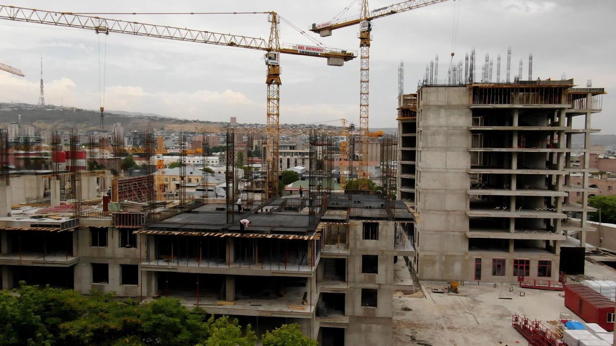 Looking to buy an apartment under construction in Armenia? Here's how the Civil Code regulates real estate developers.