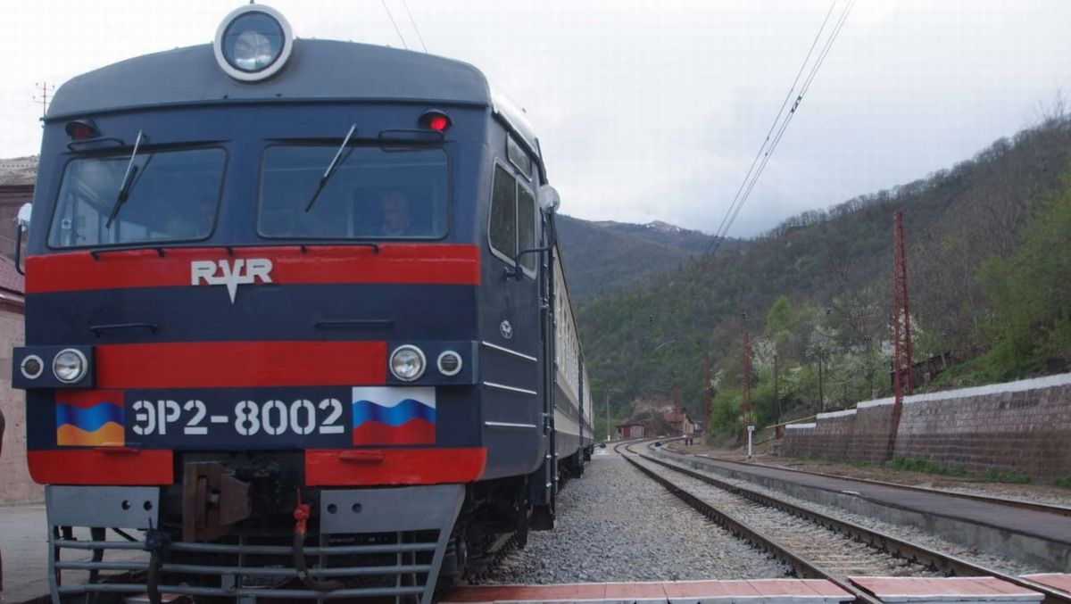 Rusia afirma que los ferrocarriles de Armenia son inferiores a los corredores de transporte de sus vecinos