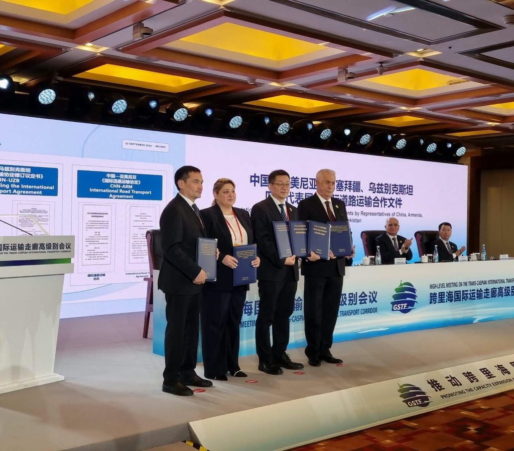 Armenia y China firman un acuerdo sobre el transporte internacional por carretera