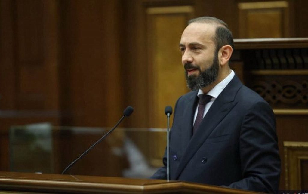 Ararat Mirzoyan admite el rechazo de terceros países para mediar por los prisioneros armenios en Bakú y prioriza el diálogo directo con Azerbaiyán