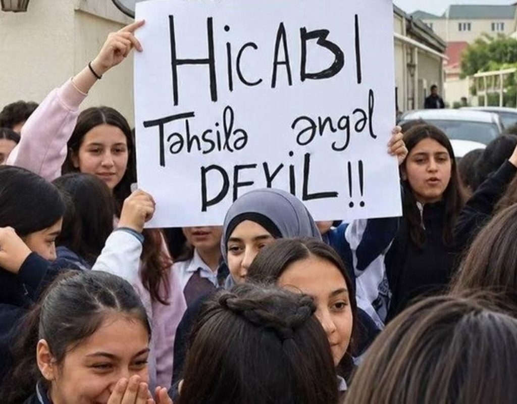 Estudiantes de Azerbaiyán inician una huelga escolar por las restricciones al hiyab